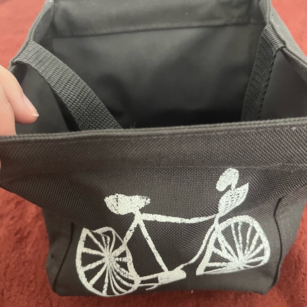 Small thirty one pouch/square bag with handle.